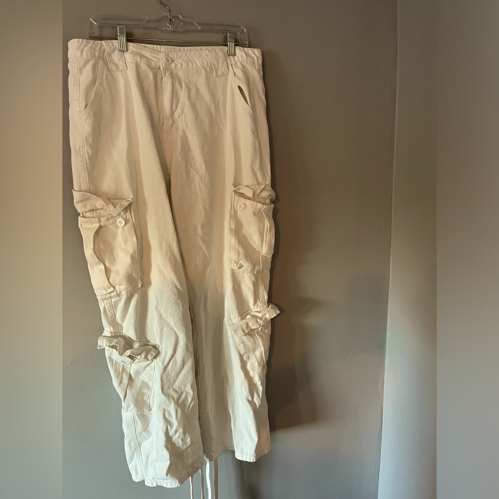White adjustable convertible cargo to capris pants